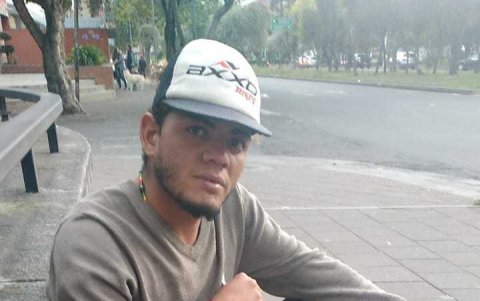 Cristofer Guzmán no aceptó dormir en un albergue si su perra no lo acompañaba.