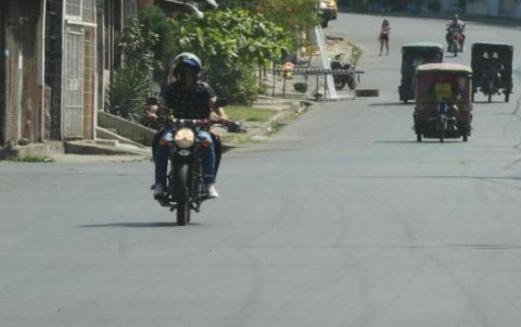 El paso de motorizados en actitud sospechosa atemoriza a quienes habitan en la parroquia.