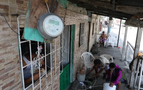 El domingo pasado, los guayaquileños se las ingeniaron para conseguir agua.