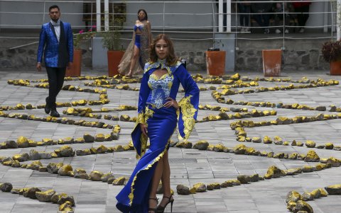 Piezas de moda con la esencia asiática y andina