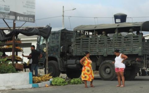 Militares realizan patrullares durante las 24 horas. Moradores ya salen de sus casas.