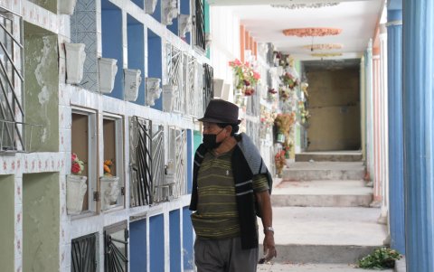 Supervisión. Manuel Paredes fue a revisar que todo esté en orden con los suyos.