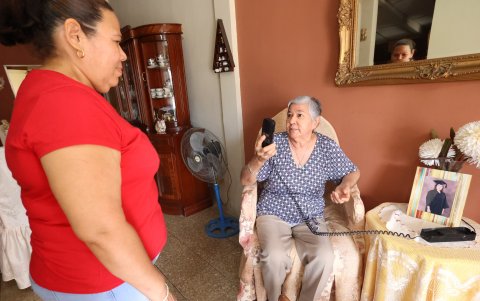 Las líneas telefónicas se han visto interrumpidas por más de dos meses ante la falta del cableado, y varios de los moradores han perdido su principal medio para comunicarse con familiares y amigos.