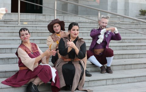 El humor caracteriza estos montajes.