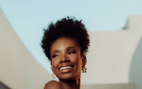 Ve en ella misma a una mujer empoderada, valiente, resiliente y orgullosa