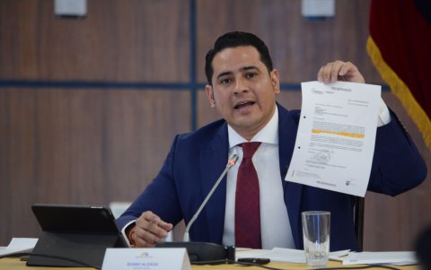 El asambleísta ofreció una rueda de prensa para referirse 