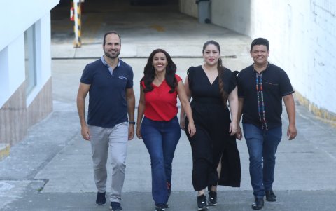 Marc Sala, Viviana Rodríguez, Vanesa Freire y Alex Rodríguez durante su visita a EXPRESO.