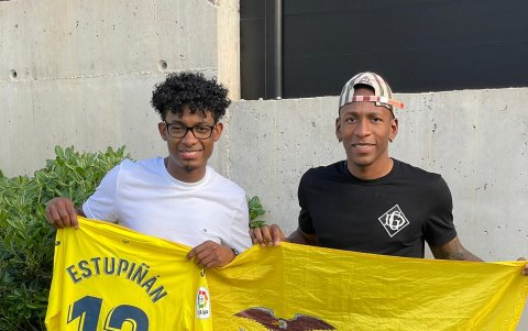 Con Pervis Estupiñán conversó varias veces en España, ahora buscará entrevistarlo en Inglaterra junto a Sarmiento y Caicedo.