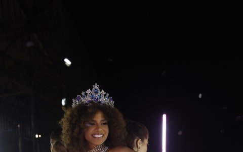 María del Cisne luego de su triunfo en los exteriores del Palacio de Cristal.