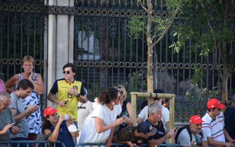 Los ecuatorianos pudieron ver el paso de 'Richie' y acercarse a la premiación.