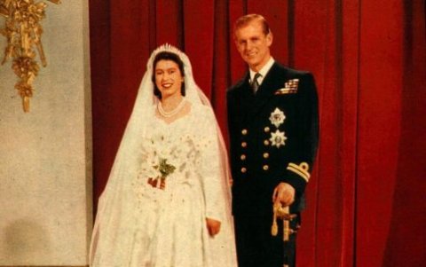 Foto archivo de la boda de la reina Isabel II y Felipe de Edimburgo