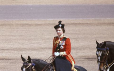 La reina Isabel está celebrando su Jubileo de Platino, es la monarca más longeva de Reino Unido.Bettmann / Getty Images.