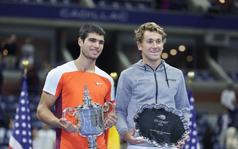 Ruud (d), junto a Carlos Alcaraz durante la premiación de la final del US Open el domingo 11 de septiembre del 2022.