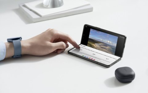 El Galaxy Z Fold4 está hecho con materiales que no solo son impresionantes, sino que también resisten los golpes y los tropiezos de la vida.