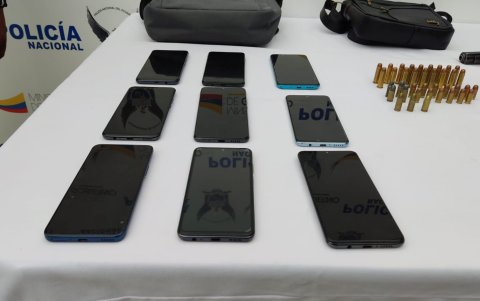 Entre otras de las evidencias figuran teléfonos celulares.