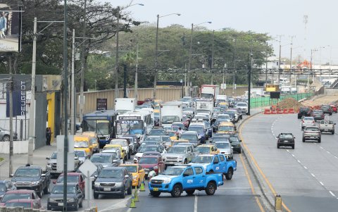 El tráfico se volvió en el sitio por la tarde