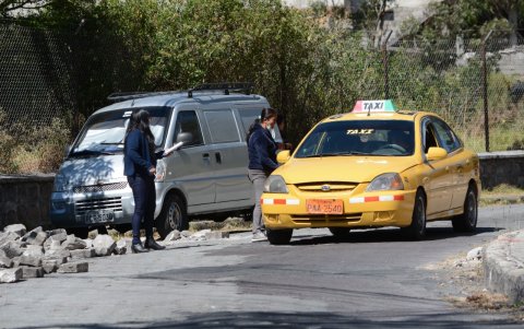 Improvisados. Taxirrutas ayudan en la movilización a la gente.