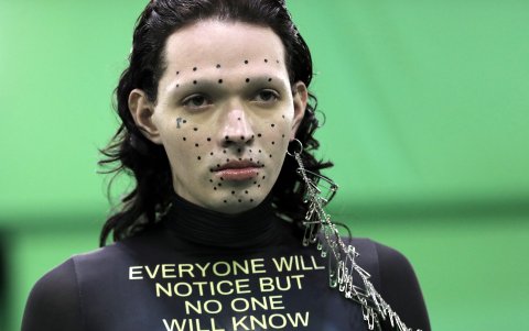 Una modelo presenta una creación de la marca de moda Maisie Wilen durante la Semana de la Moda de Nueva York, este 13 de septiembre de 2022.