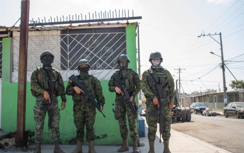 Con el estado de excepción, 1.800 militares se desplegaron en toda la Zona 8, que la integran Guayaquil, Durán y Samborondón.