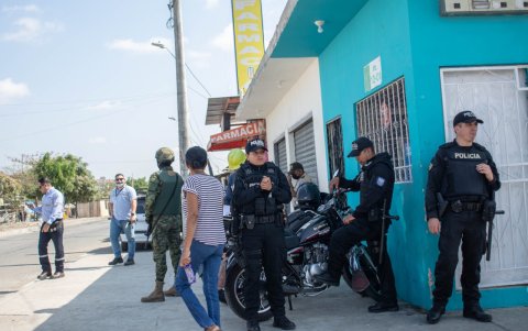 Personal policial de diferentes unidades se han desplegado en el conjunto habitacional. La Unidad policial del sector también fue blanco de la delincuencia este año.