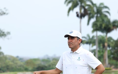 Entre sus otros deportes están el tenis y la natación. También es aficionado al fútbol americano.