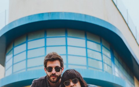 En sus canciones se nota la influencia que han tenido de Madrid, donde viven.