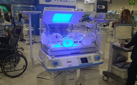 El evento permite conocer sobre los nuevos equipos utilizados en la atención médica.