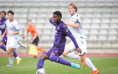 Nilson Angulo marcó un golazo en la victoria 3-2 del Anderlecht Future contra el Deinze.