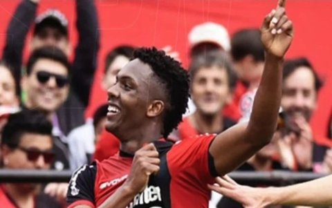 Djorkaeff Reasco es toda una celebridad en Argentina