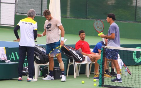 Los jugadores durante una práctica en Salinas, sede de la serie.