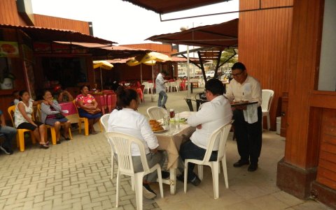 Gastronomía. Aunque han ampliado el menú, el pescado frito tiene más demanda.