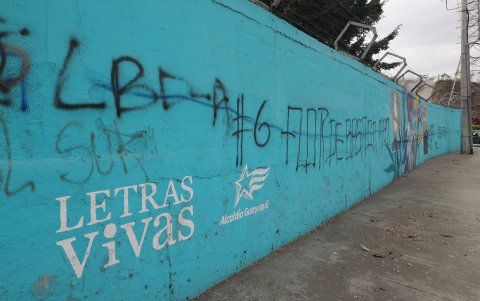 2. Hecho. En enero pasado, la dirección de Cultura prometió intervenir los murales, pero estos siguen con grafitis.