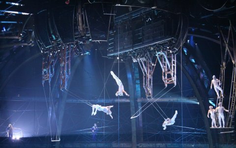 Show de trapecio en el Circo del Sol