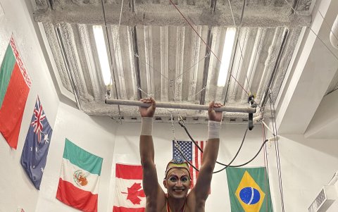 Pese a sus lesiones continúa realizando lo que más le gusta