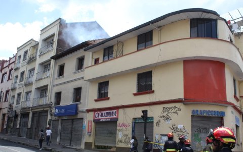 Sofocado. Uno de los reportes de emergencia se generó cerca del colegio Mejía, centro de Quito. Esto fue controlado.