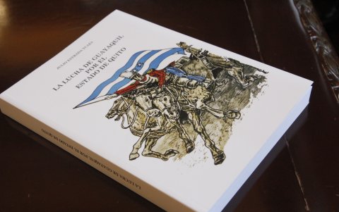 En el conversatorio se resaltó la obra del historiador Julio Estrada Ycaza.