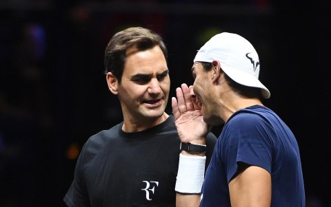 El jugador suizo Roger Federer (i) y el jugador español Rafa Nadal durante una sesión de práctica del equipo de Europa en Londres, hace dos años.