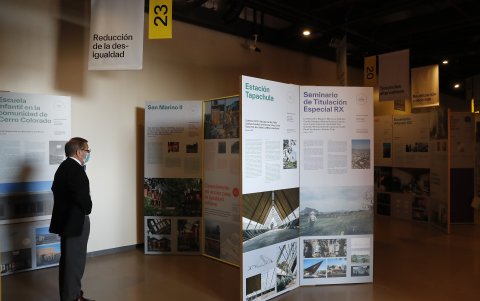 Ciudad de México. Durante los cinco días de la exhibición de las propuestas ganadoras, cientos de personas la recorrieron.