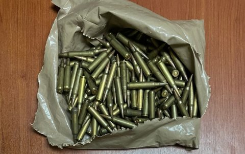 Durante el registro de la vivienda donde ocurrió el crimen, la policía encontró varias municiones.