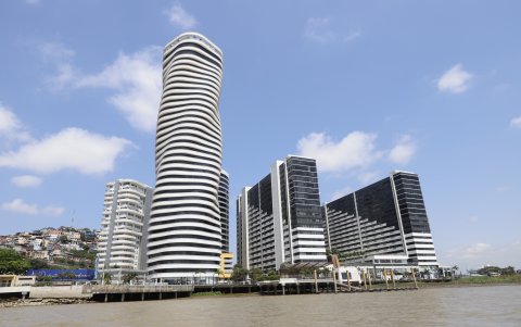 Durante el recorrido se puede apreciar desde otro ángulo a la ciudad, en un marco turístico.