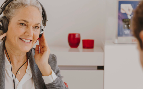 Un chequeo médico ayuda a determinar a tiempo problemas auditivos.