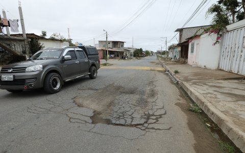 Deterioro. Varias calles del cantón que fueron asfaltadas se deterioraron nuevamente.