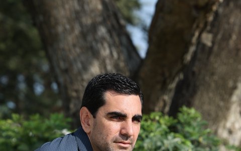 Carlos Pablo fue modelo ocasional y cantante y músico cuando era más joven.