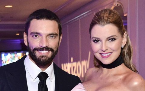 Con Marjorie De Sousa, quien no le deja ver a su hijo.