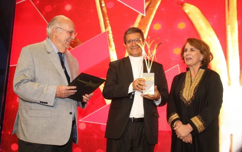 Premiación. Monseñor Gerardo Cabrera obtuvo el reconocimiento Trayectoria de Vida.