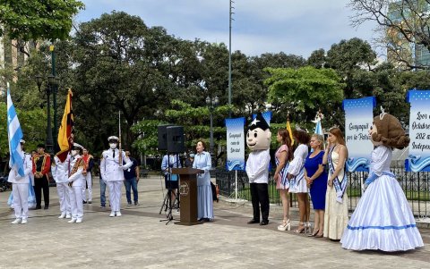 Discurso. Gloria Gallardo dio inicio a las fiestas de octubre.