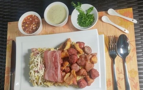 Plato. El tigrillo imperdible supremo de Punto Naranja ha participado en la feria Raíces.