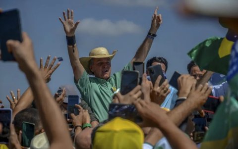 El presidente de Brasil, Jair Bolsonaro, participa en un acto de campaña
