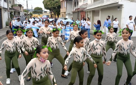 Grupos de danza deleitaron con sus ritmos durante la jornada.