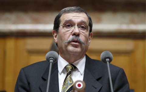 El físico francés Alain Aspect habla durante una ceremonia en que recibió el premio Balzane, en Berna, Suiza, en noviembre de 2013.
